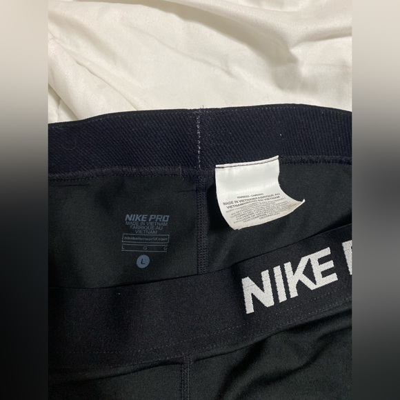 Youth Large Black Nike Pro Capris. - Picture 2 of 2